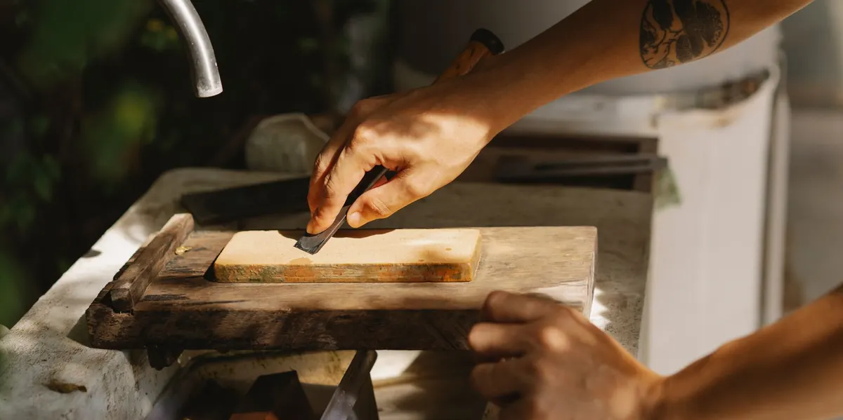How to Sharpen and Maintain Chisels, Hand Planes, and Saws